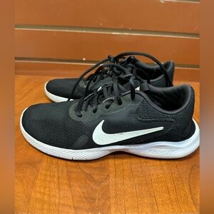 Nike Flex Black and White Athletic Shoes